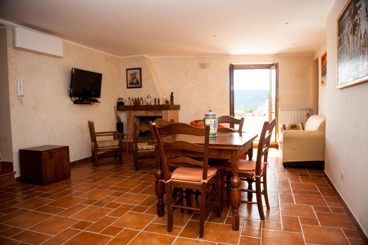 Casa Vacanza La Piazza Orvinio Exterior foto
